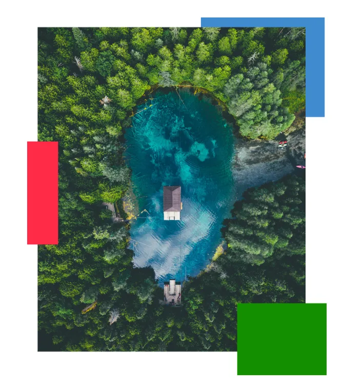 Lac suisse entouré de forêt